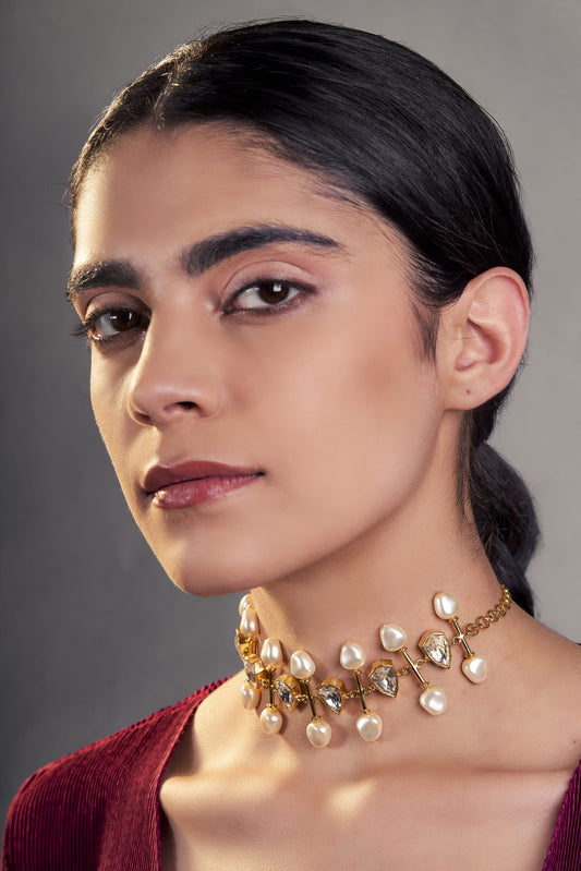 Timeless Vibrant Crystal Pearl Choker in White Crystals