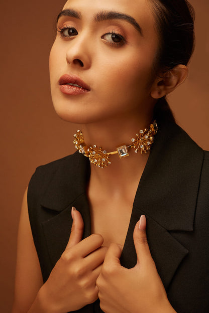 DIVYA AGARWAL IN FLORA CHOKER