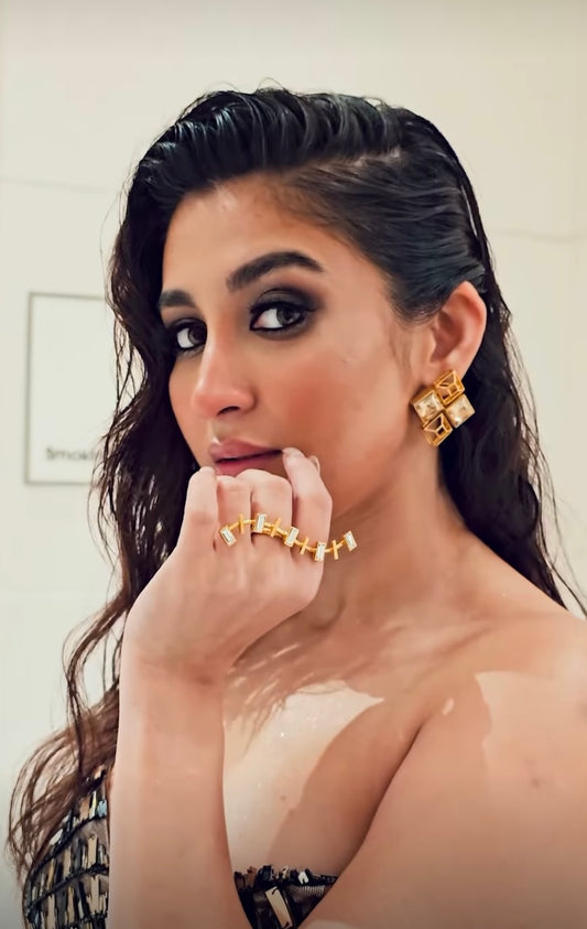 OINDRILLA SEN IN WAVE RING