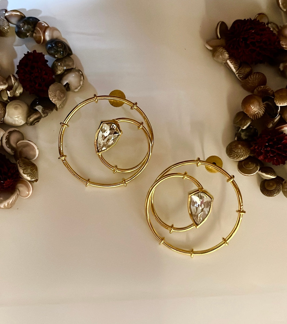 Round Flow Stud Earrings - White Crystals
