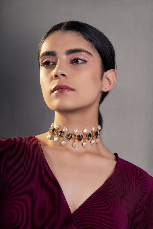 Timeless Vibrant Crystal Pearl Choker in Black Crystals