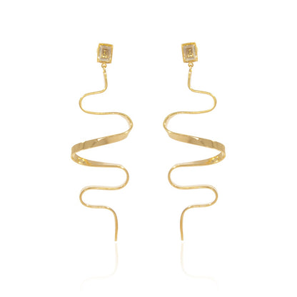 SRISHTI DIXIT IN SERPEANT EARRINGS
